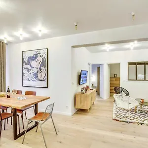 Apartamento & Stylish Renovated Parisian / 6-8 Guests, París